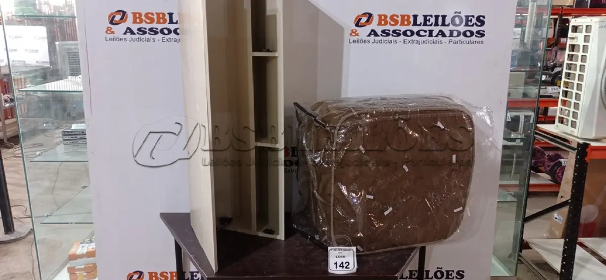 LOTE 142 - 01 ALMOFADA DOBRÁVEL. (NO ESTADO) ATENÇÃO! FAZER A VISITAÇÃO ANTES DE ARREMATAR, NÃO SABEMOS SE FUNCIONA, LEILÃO NÃO TEM GARANTIA E NEM DEVOLUÇÃO, SUJEITO A POSSÍVEIS AVARIAS VISÍVEIS/OCULTAS E/OU AUSÊNCIA DE COMPONENTES.