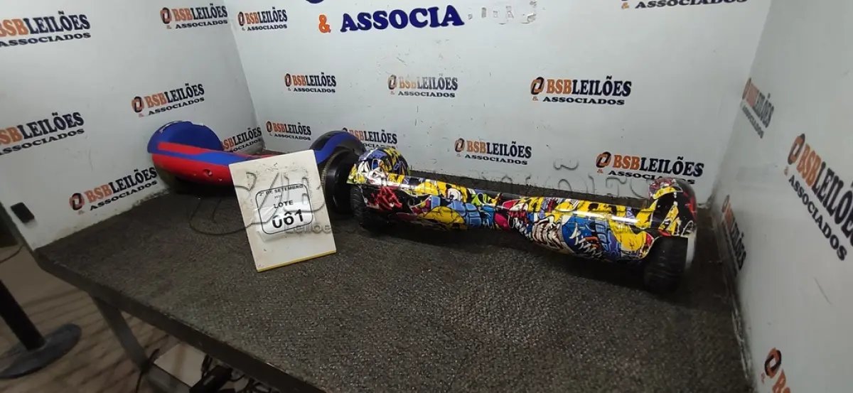 LOTE 061 - 02 HOVERBOARDS SEM CARREGADOR. (NO ESTADO) ATENÇÃO! FAZER A VISITAÇÃO ANTES DE ARREMATAR, NÃO SABEMOS SE FUNCIONA, LEILÃO NÃO TEM GARANTIA E NEM DEVOLUÇÃO, SUJEITO A POSSÍVEIS AVARIAS VISÍVEIS/OCULTAS E/OU AUSÊNCIA DE COMPONENTES.