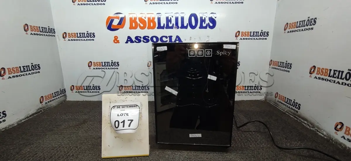LOTE 017 - 01 ADEGA DE VINHOS MARCA SPICY. (NO ESTADO) ATENÇÃO! FAZER A VISITAÇÃO ANTES DE ARREMATAR, NÃO SABEMOS SE FUNCIONA, LEILÃO NÃO TEM GARANTIA E NEM DEVOLUÇÃO, SUJEITO A POSSÍVEIS AVARIAS VISÍVEIS/OCULTAS E/OU AUSÊNCIA DE COMPONENTES.