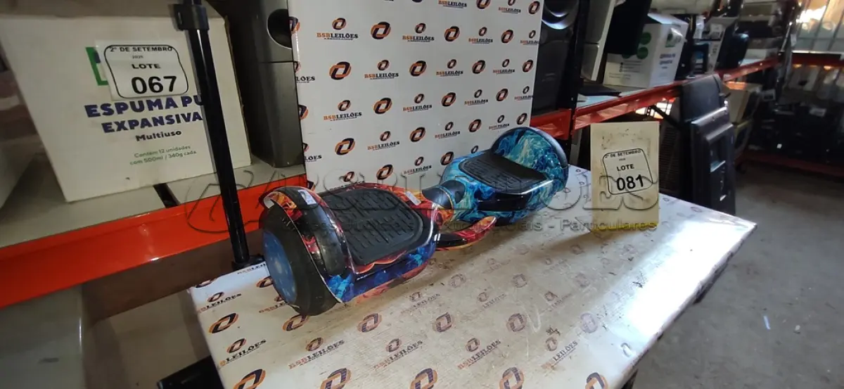 LOTE 081 - 01 HOVERBOARD SEM CARREGADOR. (NO ESTADO) ATENÇÃO! FAZER A VISITAÇÃO ANTES DE ARREMATAR, NÃO SABEMOS SE FUNCIONA, LEILÃO NÃO TEM GARANTIA E NEM DEVOLUÇÃO, SUJEITO A POSSÍVEIS AVARIAS VISÍVEIS/OCULTAS E/OU AUSÊNCIA DE COMPONENTES.