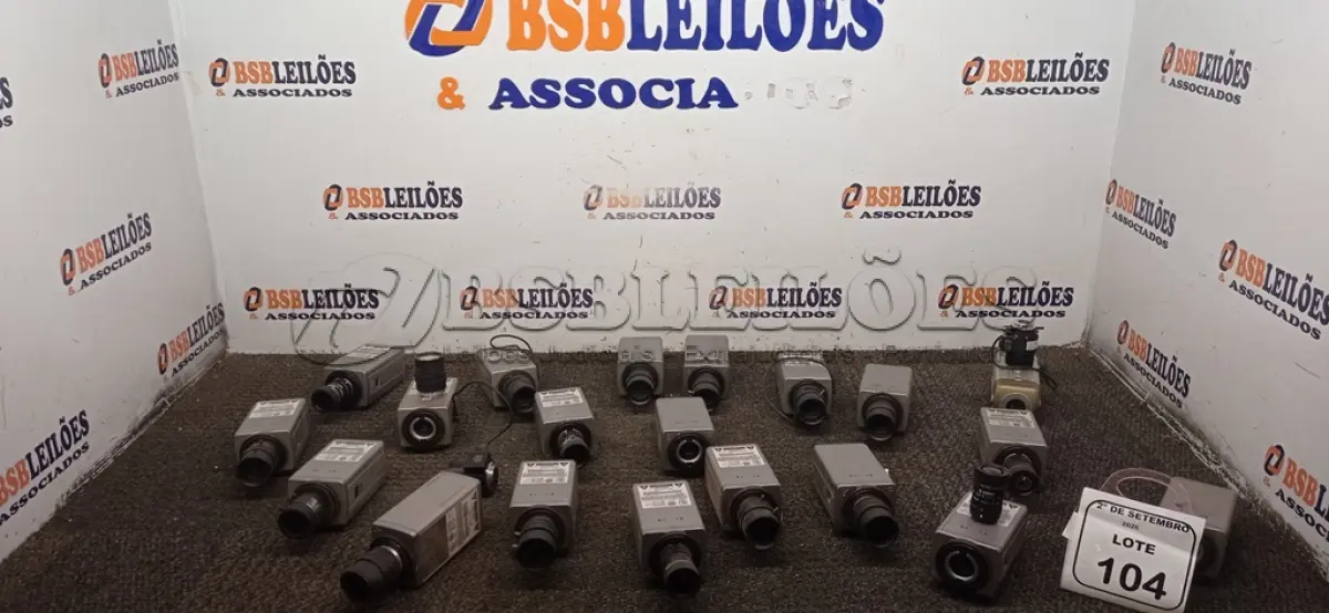 LOTE 104 - 01 LOTE COM VÁRIAS CÂMERAS DE SEGURANÇA MODELO SCC-131A MARCA SAMSUNG. (NO ESTADO) ATENÇÃO! FAZER A VISITAÇÃO ANTES DE ARREMATAR, NÃO SABEMOS SE FUNCIONA, LEILÃO NÃO TEM GARANTIA E NEM DEVOLUÇÃO, SUJEITO A POSSÍVEIS AVARIAS VISÍVEIS/OCULTAS E/OU AUSÊNCIA DE COMPONENTES.