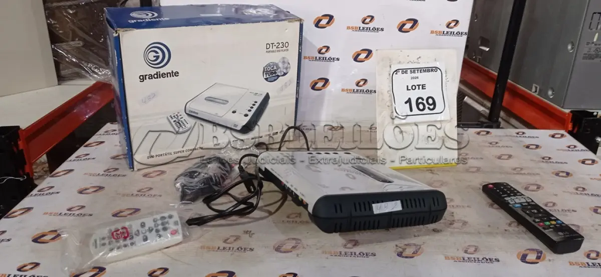 LOTE 169 - 01 DVD PORTÁTIL MODELO DT-230 MARCA GRADIENTE. (NO ESTADO) ATENÇÃO! FAZER A VISITAÇÃO ANTES DE ARREMATAR, NÃO SABEMOS SE FUNCIONA, LEILÃO NÃO TEM GARANTIA E NEM DEVOLUÇÃO, SUJEITO A POSSÍVEIS AVARIAS VISÍVEIS/OCULTAS E/OU AUSÊNCIA DE COMPONENTES.