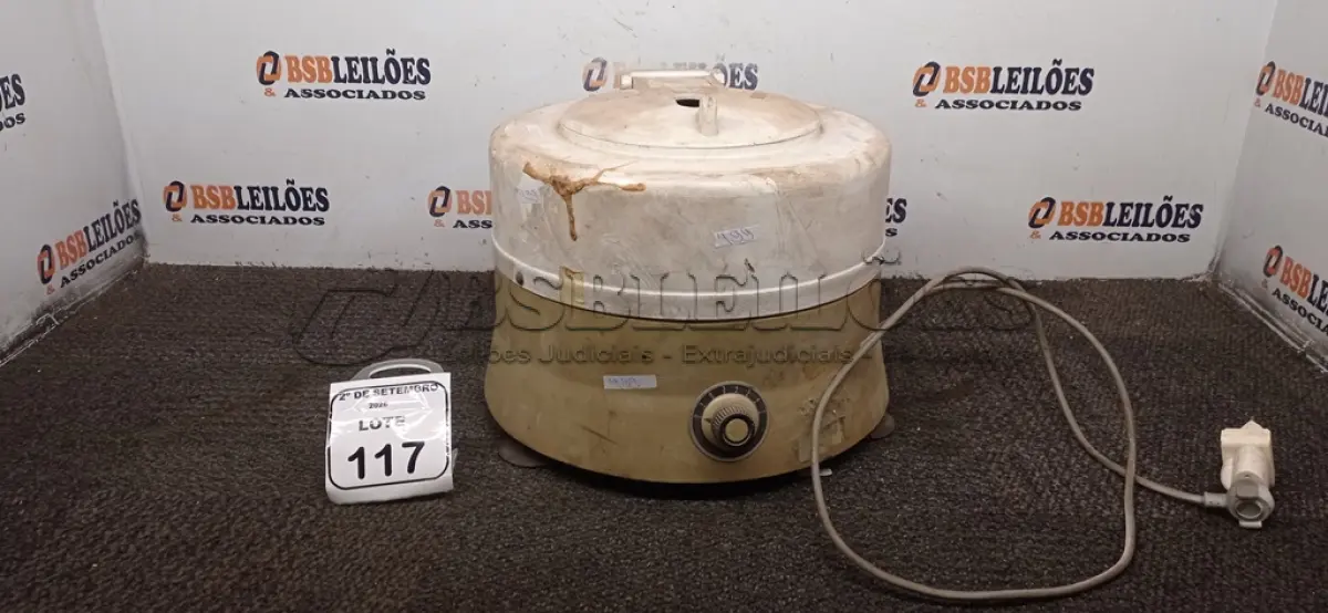 LOTE 117 - 01 CENTRIFUGA DE SANGUE COM AVARIAS. (NO ESTADO) ATENÇÃO! FAZER A VISITAÇÃO ANTES DE ARREMATAR, NÃO SABEMOS SE FUNCIONA, LEILÃO NÃO TEM GARANTIA E NEM DEVOLUÇÃO, SUJEITO A POSSÍVEIS AVARIAS VISÍVEIS/OCULTAS E/OU AUSÊNCIA DE COMPONENTES.
