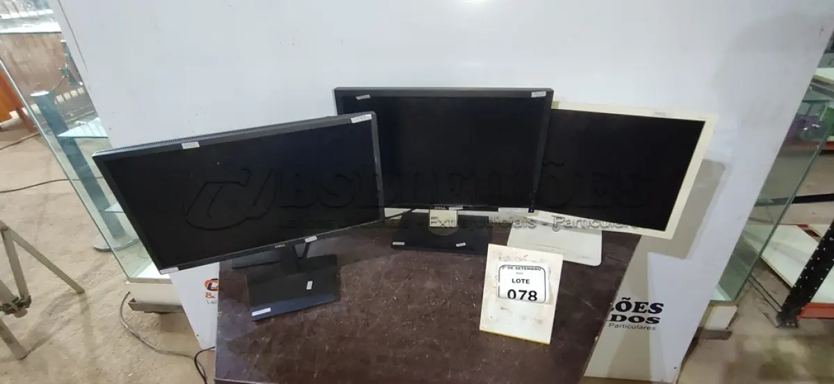 LOTE 078 - 04 MONITORES DE MARCAS E MODELOS DIVERSOS. (NO ESTADO) ATENÇÃO! FAZER A VISITAÇÃO ANTES DE ARREMATAR, NÃO SABEMOS SE FUNCIONA, LEILÃO NÃO TEM GARANTIA E NEM DEVOLUÇÃO, SUJEITO A POSSÍVEIS AVARIAS VISÍVEIS/OCULTAS E/OU AUSÊNCIA DE COMPONENTES.
