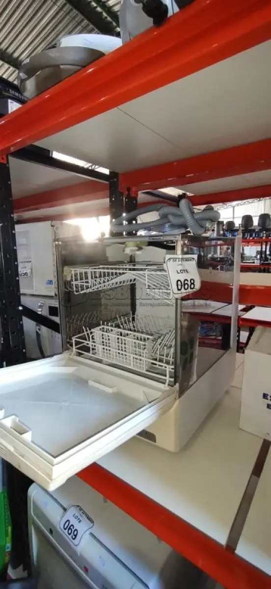 LOTE 068 - 01 LAVA LOUÇA MARCA CONSUL. (NO ESTADO) ATENÇÃO! FAZER A VISITAÇÃO ANTES DE ARREMATAR, NÃO SABEMOS SE FUNCIONA, LEILÃO NÃO TEM GARANTIA E NEM DEVOLUÇÃO, SUJEITO A POSSÍVEIS AVARIAS VISÍVEIS/OCULTAS E/OU AUSÊNCIA DE COMPONENTES.