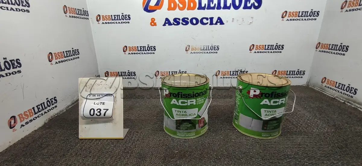 LOTE 037 - 02 LATAS DE TINTA ACRÍLICA DE 3,6L NA COR LUAR DO SERTÃO MARCA PROFISSIONAL ACR. (NO ESTADO) ATENÇÃO! FAZER A VISITAÇÃO ANTES DE ARREMATAR, NÃO SABEMOS SE FUNCIONA, LEILÃO NÃO TEM GARANTIA E NEM DEVOLUÇÃO, SUJEITO A POSSÍVEIS AVARIAS VISÍVEIS/OCULTAS E/OU AUSÊNCIA DE COMPONENTES.
