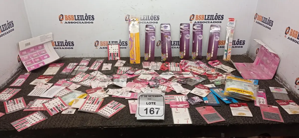 LOTE 167 - 01 LOTE COM GRANDE QUANTIDADE DE ADESIVOS DE UNHA DE MARCAS E MODELOS DIVERSOS. (NO ESTADO) ATENÇÃO! FAZER A VISITAÇÃO ANTES DE ARREMATAR, NÃO SABEMOS SE FUNCIONA, LEILÃO NÃO TEM GARANTIA E NEM DEVOLUÇÃO, SUJEITO A POSSÍVEIS AVARIAS VISÍVEIS/OCULTAS E/OU AUSÊNCIA DE COMPONENTES.