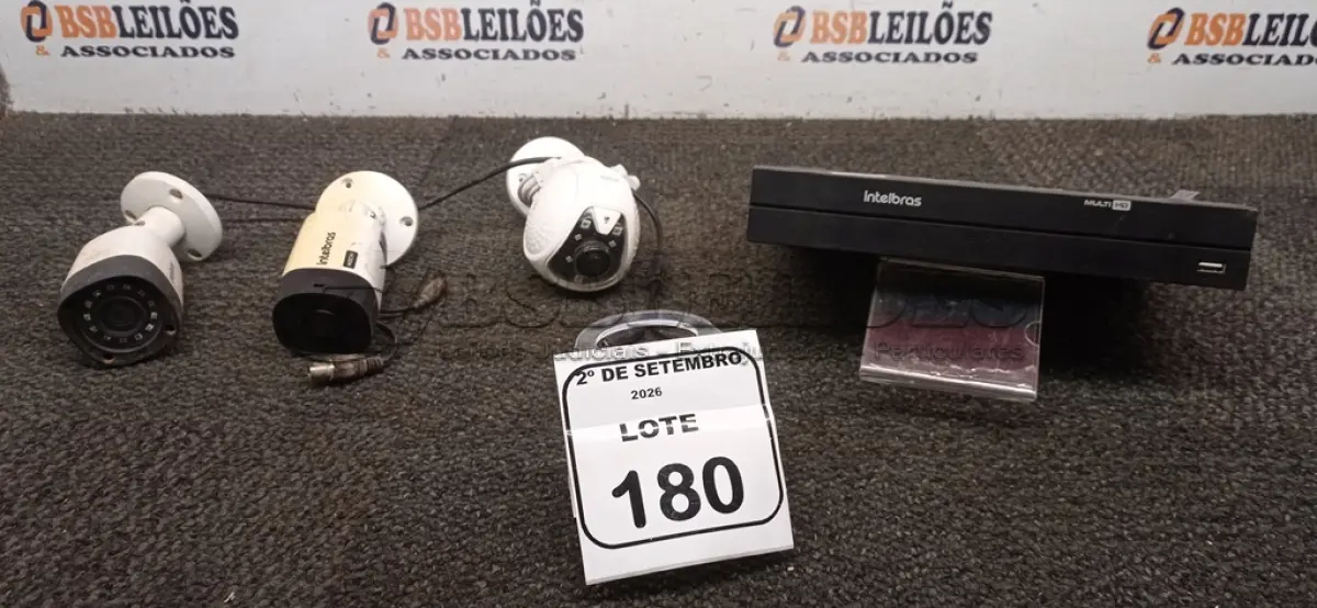 LOTE 180 - 01 DVR E 03 CÂMERAS DE SEGURANÇA. (NO ESTADO) ATENÇÃO! FAZER A VISITAÇÃO ANTES DE ARREMATAR, NÃO SABEMOS SE FUNCIONA, LEILÃO NÃO TEM GARANTIA E NEM DEVOLUÇÃO, SUJEITO A POSSÍVEIS AVARIAS VISÍVEIS/OCULTAS E/OU AUSÊNCIA DE COMPONENTES.