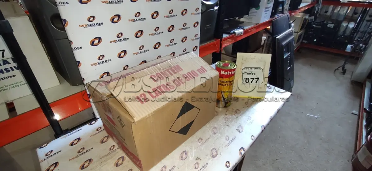 LOTE 077 - 12 LATAS DE REMOVEDORES DE TINTAS E TEXTURAS DE 900ML CADA. (NO ESTADO) ATENÇÃO! FAZER A VISITAÇÃO ANTES DE ARREMATAR, NÃO SABEMOS SE FUNCIONA, LEILÃO NÃO TEM GARANTIA E NEM DEVOLUÇÃO, SUJEITO A POSSÍVEIS AVARIAS VISÍVEIS/OCULTAS E/OU AUSÊNCIA DE COMPONENTES.