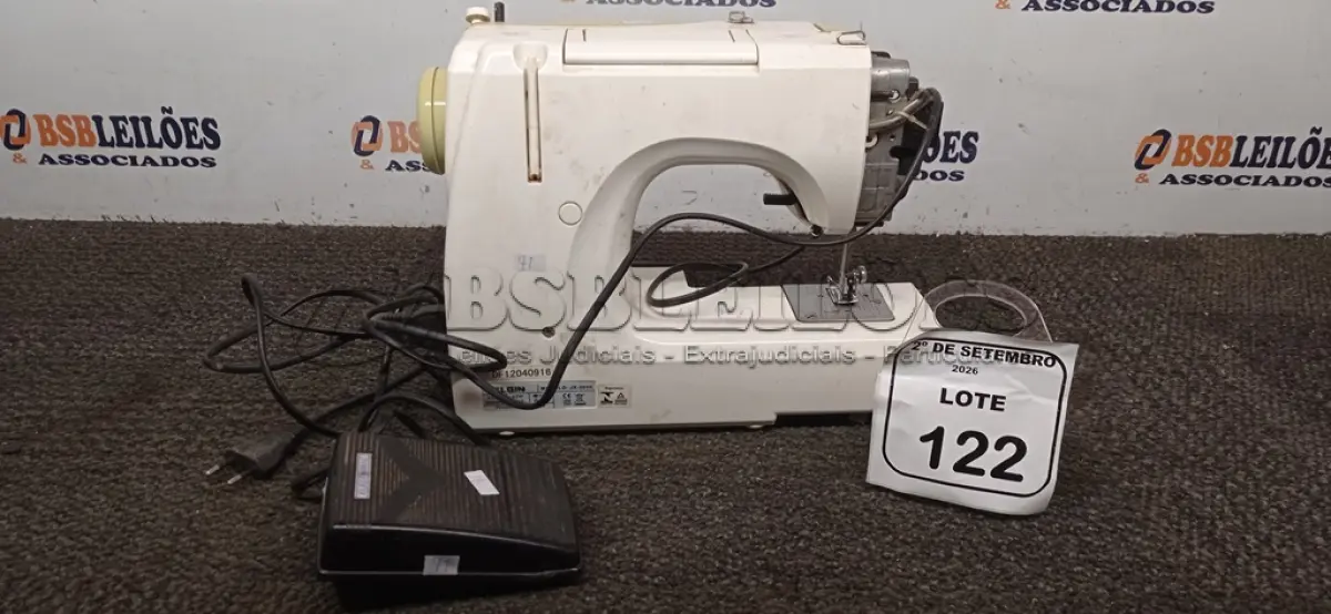 LOTE 122 - 01 MÁQUINA DE COSTURA MODELO JX-2050 MARCA ELGIN. (NO ESTADO) ATENÇÃO! FAZER A VISITAÇÃO ANTES DE ARREMATAR, NÃO SABEMOS SE FUNCIONA, LEILÃO NÃO TEM GARANTIA E NEM DEVOLUÇÃO, SUJEITO A POSSÍVEIS AVARIAS VISÍVEIS/OCULTAS E/OU AUSÊNCIA DE COMPONENTES.