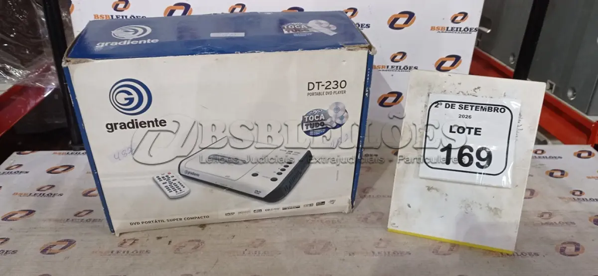 LOTE 169 - 01 DVD PORTÁTIL MODELO DT-230 MARCA GRADIENTE. (NO ESTADO) ATENÇÃO! FAZER A VISITAÇÃO ANTES DE ARREMATAR, NÃO SABEMOS SE FUNCIONA, LEILÃO NÃO TEM GARANTIA E NEM DEVOLUÇÃO, SUJEITO A POSSÍVEIS AVARIAS VISÍVEIS/OCULTAS E/OU AUSÊNCIA DE COMPONENTES.