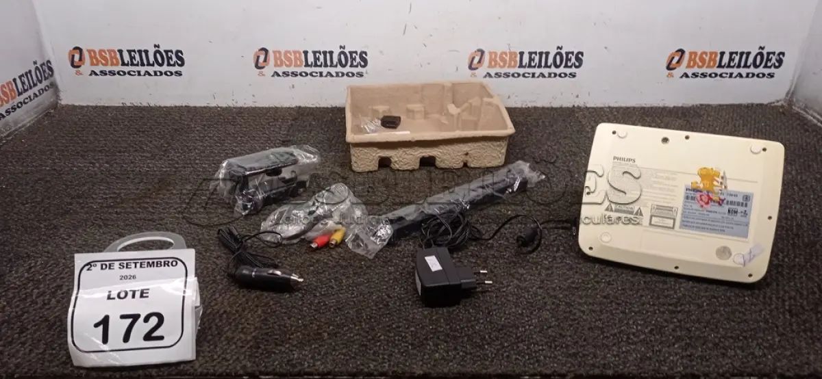 LOTE 172 - 01 DVD PORTATIL MARCA PHILIPS. (NO ESTADO) ATENÇÃO! FAZER A VISITAÇÃO ANTES DE ARREMATAR, NÃO SABEMOS SE FUNCIONA, LEILÃO NÃO TEM GARANTIA E NEM DEVOLUÇÃO, SUJEITO A POSSÍVEIS AVARIAS VISÍVEIS/OCULTAS E/OU AUSÊNCIA DE COMPONENTES.