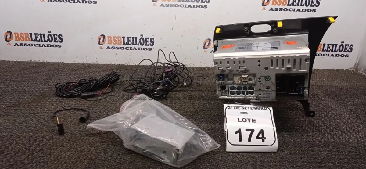LOTE 174 - 01 MULTIMÍDIA AUTOMOTIVA. (NO ESTADO) ATENÇÃO! FAZER A VISITAÇÃO ANTES DE ARREMATAR, NÃO SABEMOS SE FUNCIONA, LEILÃO NÃO TEM GARANTIA E NEM DEVOLUÇÃO, SUJEITO A POSSÍVEIS AVARIAS VISÍVEIS/OCULTAS E/OU AUSÊNCIA DE COMPONENTES.
