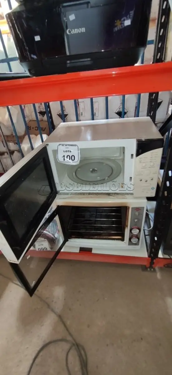 LOTE 100 - 01 MICRO-ONDAS MARCA ELECTROLUX E 01 FORNO ELÉTRICO MARCA LAYR. (NO ESTADO) ATENÇÃO! FAZER A VISITAÇÃO ANTES DE ARREMATAR, NÃO SABEMOS SE FUNCIONA, LEILÃO NÃO TEM GARANTIA E NEM DEVOLUÇÃO, SUJEITO A POSSÍVEIS AVARIAS VISÍVEIS/OCULTAS E/OU AUSÊNCIA DE COMPONENTES.