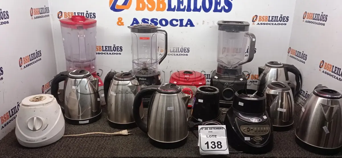 LOTE 138 - 06 CHALEIRAS, 02 LIQUIDIFICADORES, 01 COPO DE LIQUIDIFICADOR E 05 BASES AVULSAS DE MARCAS E MODELOS DIVERSOS. (NO ESTADO) ATENÇÃO! FAZER A VISITAÇÃO ANTES DE ARREMATAR, NÃO SABEMOS SE FUNCIONA, LEILÃO NÃO TEM GARANTIA E NEM DEVOLUÇÃO, SUJEITO A POSSÍVEIS AVARIAS VISÍVEIS/OCULTAS E/OU AUSÊNCIA DE COMPONENTES.