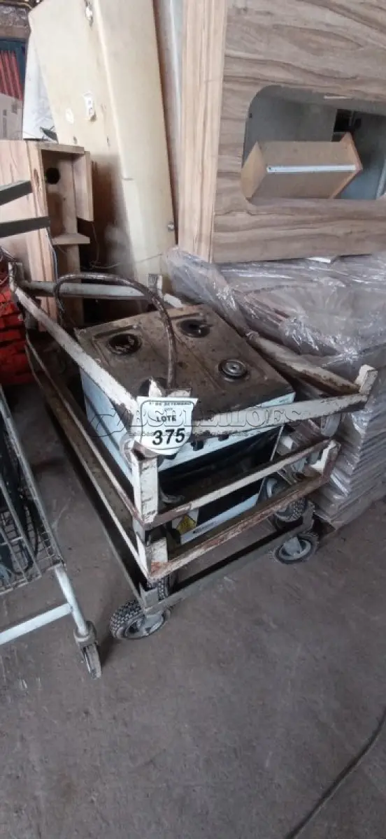 LOTE 375 - 04 BASES DE FERROS COM RODINHAS E 01 SUCATA DE FOGÃO. (NO ESTADO) ATENÇÃO! FAZER A VISITAÇÃO ANTES DE ARREMATAR, NÃO SABEMOS SE FUNCIONA, LEILÃO NÃO TEM GARANTIA E NEM DEVOLUÇÃO, SUJEITO A POSSÍVEIS AVARIAS VISÍVEIS/OCULTAS E/OU AUSÊNCIA DE COMPONENTES.