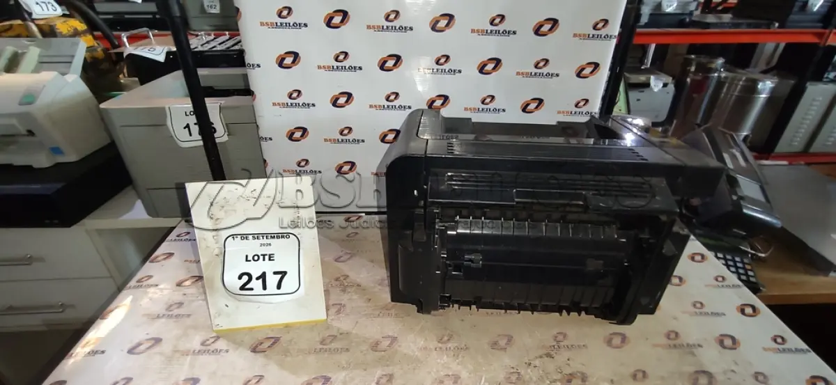 LOTE 217 - 01 IMPRESSORA MODELO LASERJET P1606DN MARCA HP. (NO ESTADO) ATENÇÃO! FAZER A VISITAÇÃO ANTES DE ARREMATAR, NÃO SABEMOS SE FUNCIONA, LEILÃO NÃO TEM GARANTIA E NEM DEVOLUÇÃO, SUJEITO A POSSÍVEIS AVARIAS VISÍVEIS/OCULTAS E/OU AUSÊNCIA DE COMPONENTES.
