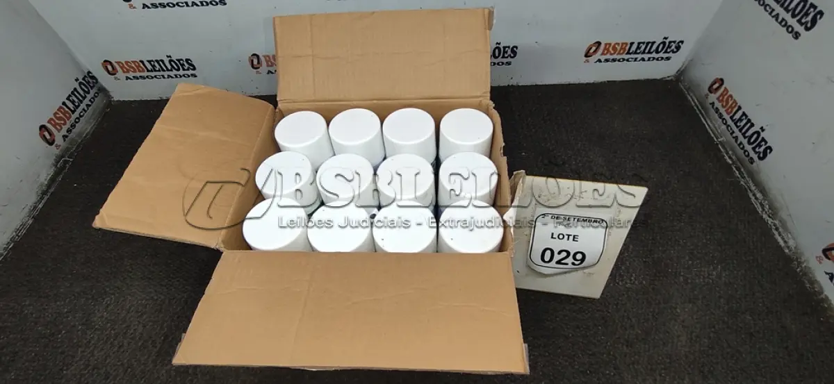 LOTE 029 - 12 UNIDADES DE ESPUMA PU EXPANSIVA COM 500ML CADA MARCA EIXO NOBRE. (NO ESTADO) ATENÇÃO! FAZER A VISITAÇÃO ANTES DE ARREMATAR, NÃO SABEMOS SE FUNCIONA, LEILÃO NÃO TEM GARANTIA E NEM DEVOLUÇÃO, SUJEITO A POSSÍVEIS AVARIAS VISÍVEIS/OCULTAS E/OU AUSÊNCIA DE COMPONENTES.