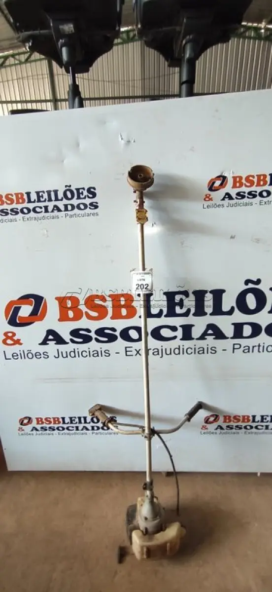 01 MÁQUINA ROÇADEIRA PARA RETIRADA DE PEÇAS