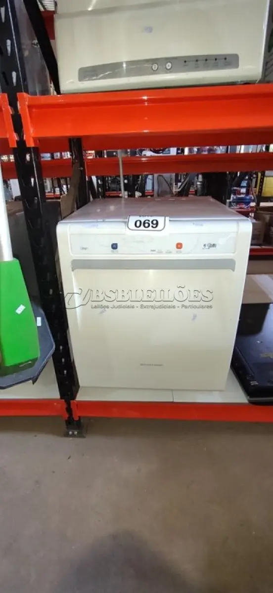 LOTE 069 - 01 LAVA LOUÇA MARCA BRSTEMP. (NO ESTADO) ATENÇÃO! FAZER A VISITAÇÃO ANTES DE ARREMATAR, NÃO SABEMOS SE FUNCIONA, LEILÃO NÃO TEM GARANTIA E NEM DEVOLUÇÃO, SUJEITO A POSSÍVEIS AVARIAS VISÍVEIS/OCULTAS E/OU AUSÊNCIA DE COMPONENTES.