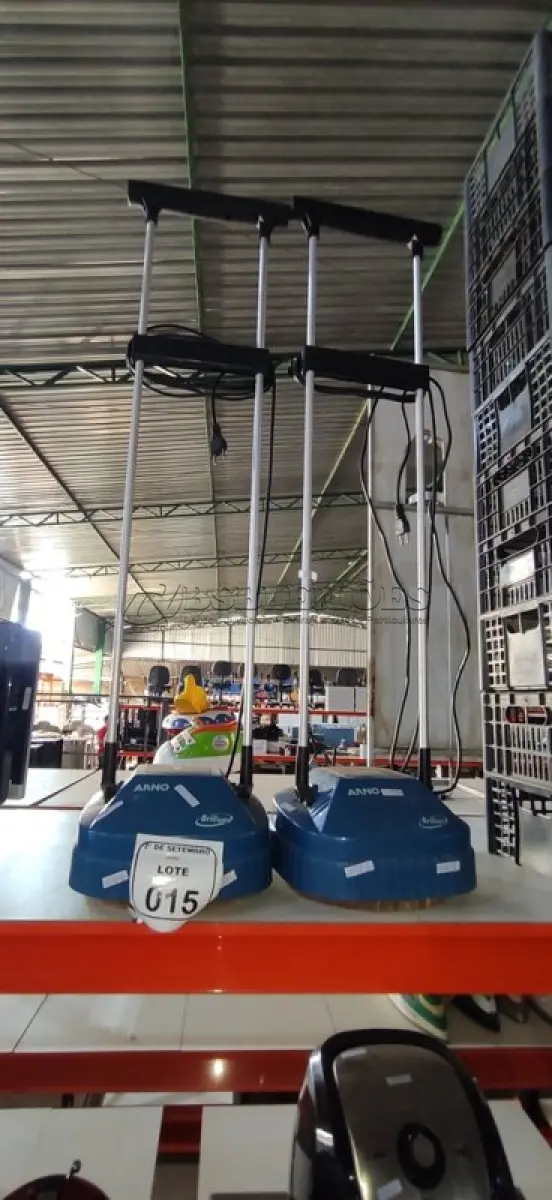 LOTE 015 - 02 ENCERADEIRAS DOMÉSTICAS MARCA ARNO. (NO ESTADO) ATENÇÃO! FAZER A VISITAÇÃO ANTES DE ARREMATAR, NÃO SABEMOS SE FUNCIONA, LEILÃO NÃO TEM GARANTIA E NEM DEVOLUÇÃO, SUJEITO A POSSÍVEIS AVARIAS VISÍVEIS/OCULTAS E/OU AUSÊNCIA DE COMPONENTES.