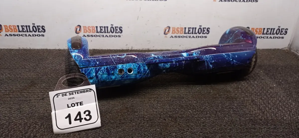 LOTE 143 - 01 HOVERBOARD SEM CARREGADOR. (NO ESTADO) ATENÇÃO! FAZER A VISITAÇÃO ANTES DE ARREMATAR, NÃO SABEMOS SE FUNCIONA, LEILÃO NÃO TEM GARANTIA E NEM DEVOLUÇÃO, SUJEITO A POSSÍVEIS AVARIAS VISÍVEIS/OCULTAS E/OU AUSÊNCIA DE COMPONENTES.