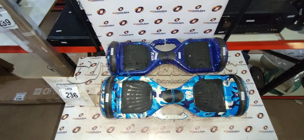 LOTE 236 - 02 HOVERBOARDS SEM CARREGADOR. (NO ESTADO) ATENÇÃO! FAZER A VISITAÇÃO ANTES DE ARREMATAR, NÃO SABEMOS SE FUNCIONA, LEILÃO NÃO TEM GARANTIA E NEM DEVOLUÇÃO, SUJEITO A POSSÍVEIS AVARIAS VISÍVEIS/OCULTAS E/OU AUSÊNCIA DE COMPONENTES.
