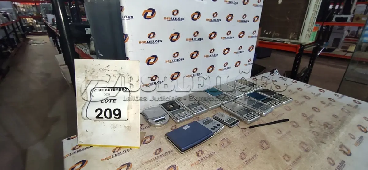 LOTE 209 - 14 MINI BALANÇAS DE PRECISÃO. (NO ESTADO) ATENÇÃO! FAZER A VISITAÇÃO ANTES DE ARREMATAR, NÃO SABEMOS SE FUNCIONA, LEILÃO NÃO TEM GARANTIA E NEM DEVOLUÇÃO, SUJEITO A POSSÍVEIS AVARIAS VISÍVEIS/OCULTAS E/OU AUSÊNCIA DE COMPONENTES.