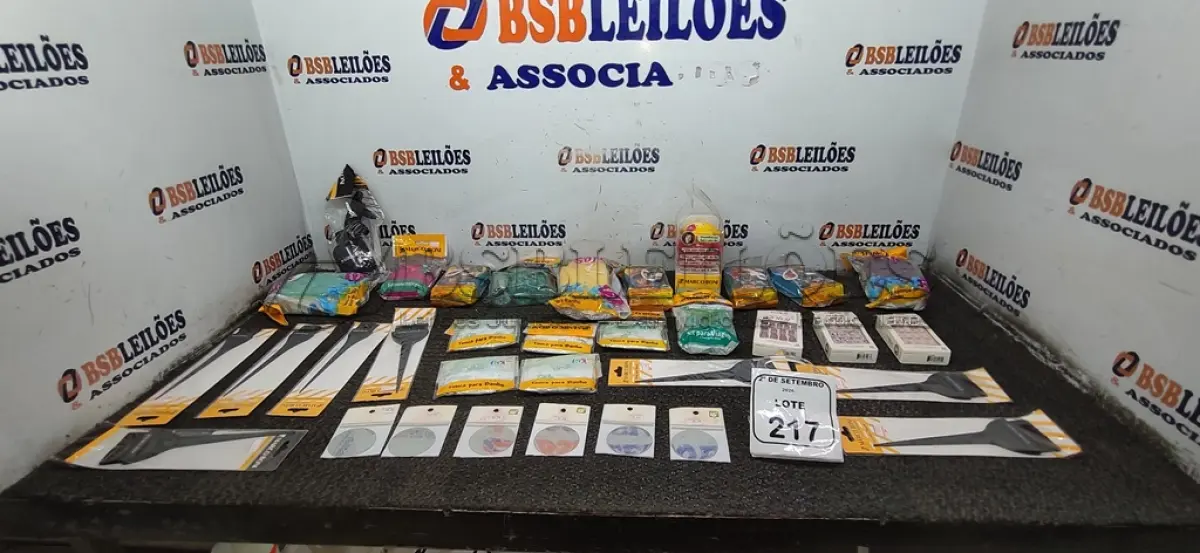 LOTE 217 - 01 LOTE COM UTENSÍLIOS DE HIGIENE E CUIDADOS PESSOAIS DIVERSOS. (NO ESTADO) ATENÇÃO! FAZER A VISITAÇÃO ANTES DE ARREMATAR, NÃO SABEMOS SE FUNCIONA, LEILÃO NÃO TEM GARANTIA E NEM DEVOLUÇÃO, SUJEITO A POSSÍVEIS AVARIAS VISÍVEIS/OCULTAS E/OU AUSÊNCIA DE COMPONENTES.