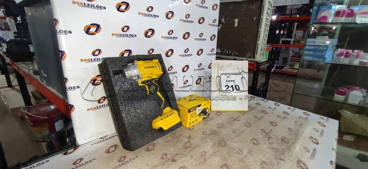 LOTE 210 - 01 CHAVE IMPACTO 21V COM CARREGADOR USB MARCA BOMVINK (NOVO). (NO ESTADO) ATENÇÃO! FAZER A VISITAÇÃO ANTES DE ARREMATAR, NÃO SABEMOS SE FUNCIONA, LEILÃO NÃO TEM GARANTIA E NEM DEVOLUÇÃO, SUJEITO A POSSÍVEIS AVARIAS VISÍVEIS/OCULTAS E/OU AUSÊNCIA DE COMPONENTES.