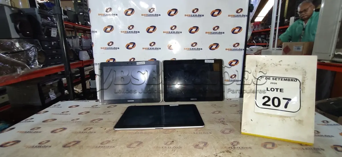 LOTE 207 - 02 TABLETS MARCA SAMSUNG SEM FONTE. (NO ESTADO) ATENÇÃO! FAZER A VISITAÇÃO ANTES DE ARREMATAR, NÃO SABEMOS SE FUNCIONA, LEILÃO NÃO TEM GARANTIA E NEM DEVOLUÇÃO, SUJEITO A POSSÍVEIS AVARIAS VISÍVEIS/OCULTAS E/OU AUSÊNCIA DE COMPONENTES.