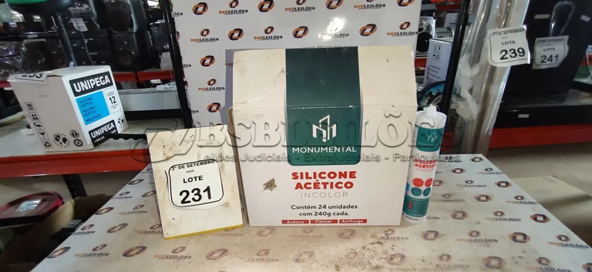 LOTE 231 - 12 UNIDADES DE SILICONE ACÉTICO INCOLOR DE 240G CADA MARCA MONUMENTAL. (NO ESTADO) ATENÇÃO! FAZER A VISITAÇÃO ANTES DE ARREMATAR, NÃO SABEMOS SE FUNCIONA, LEILÃO NÃO TEM GARANTIA E NEM DEVOLUÇÃO, SUJEITO A POSSÍVEIS AVARIAS VISÍVEIS/OCULTAS E/OU AUSÊNCIA DE COMPONENTES.
