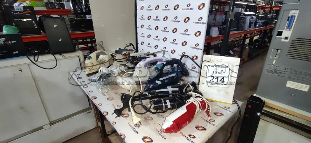 LOTE 214 - 01 MONITOR DE PRESSÃO ARTERIAL, 07 FERROS DE PASSAR E 04 MISTURADORES DE MARCAS E MODELOS DIVERSOS. (NO ESTADO) ATENÇÃO! FAZER A VISITAÇÃO ANTES DE ARREMATAR, NÃO SABEMOS SE FUNCIONA, LEILÃO NÃO TEM GARANTIA E NEM DEVOLUÇÃO, SUJEITO A POSSÍVEIS AVARIAS VISÍVEIS/OCULTAS E/OU AUSÊNCIA DE COMPONENTES.
