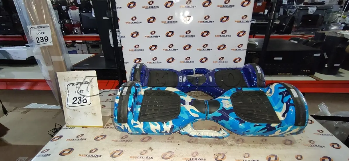 LOTE 236 - 02 HOVERBOARDS SEM CARREGADOR. (NO ESTADO) ATENÇÃO! FAZER A VISITAÇÃO ANTES DE ARREMATAR, NÃO SABEMOS SE FUNCIONA, LEILÃO NÃO TEM GARANTIA E NEM DEVOLUÇÃO, SUJEITO A POSSÍVEIS AVARIAS VISÍVEIS/OCULTAS E/OU AUSÊNCIA DE COMPONENTES.