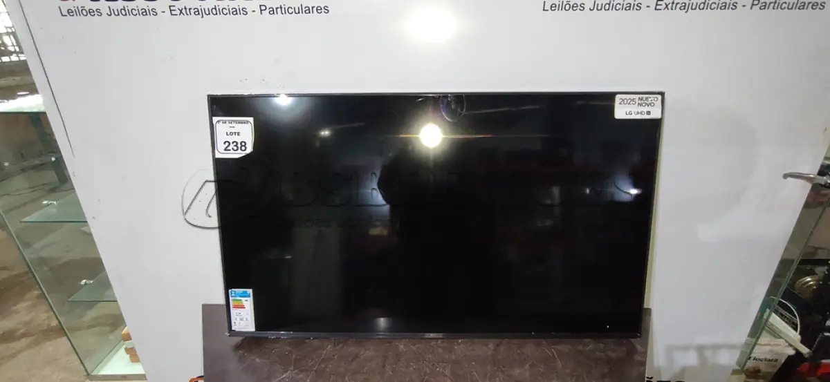 LOTE 238 - 01 TV 50’’ MARCA LG. (NO ESTADO) ATENÇÃO! FAZER A VISITAÇÃO ANTES DE ARREMATAR, NÃO SABEMOS SE FUNCIONA, LEILÃO NÃO TEM GARANTIA E NEM DEVOLUÇÃO, SUJEITO A POSSÍVEIS AVARIAS VISÍVEIS/OCULTAS E/OU AUSÊNCIA DE COMPONENTES.