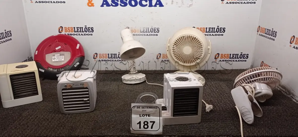 LOTE 187 - 01 ASPIRADOR ROBÔ, 01 LUMINÁRIA DE MESA E 05 VENTILADORES PORTÁTEIS. (NO ESTADO) ATENÇÃO! FAZER A VISITAÇÃO ANTES DE ARREMATAR, NÃO SABEMOS SE FUNCIONA, LEILÃO NÃO TEM GARANTIA E NEM DEVOLUÇÃO, SUJEITO A POSSÍVEIS AVARIAS VISÍVEIS/OCULTAS E/OU AUSÊNCIA DE COMPONENTES.