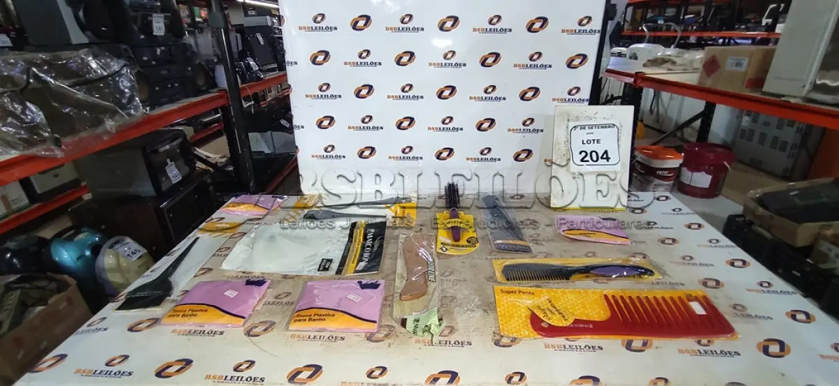 LOTE 204 - 01 LOTE COM UTENSÍLIOS DE HIGIENE E CUIDADOS PESSOAIS DIVERSOS. (NO ESTADO) ATENÇÃO! FAZER A VISITAÇÃO ANTES DE ARREMATAR, NÃO SABEMOS SE FUNCIONA, LEILÃO NÃO TEM GARANTIA E NEM DEVOLUÇÃO, SUJEITO A POSSÍVEIS AVARIAS VISÍVEIS/OCULTAS E/OU AUSÊNCIA DE COMPONENTES.