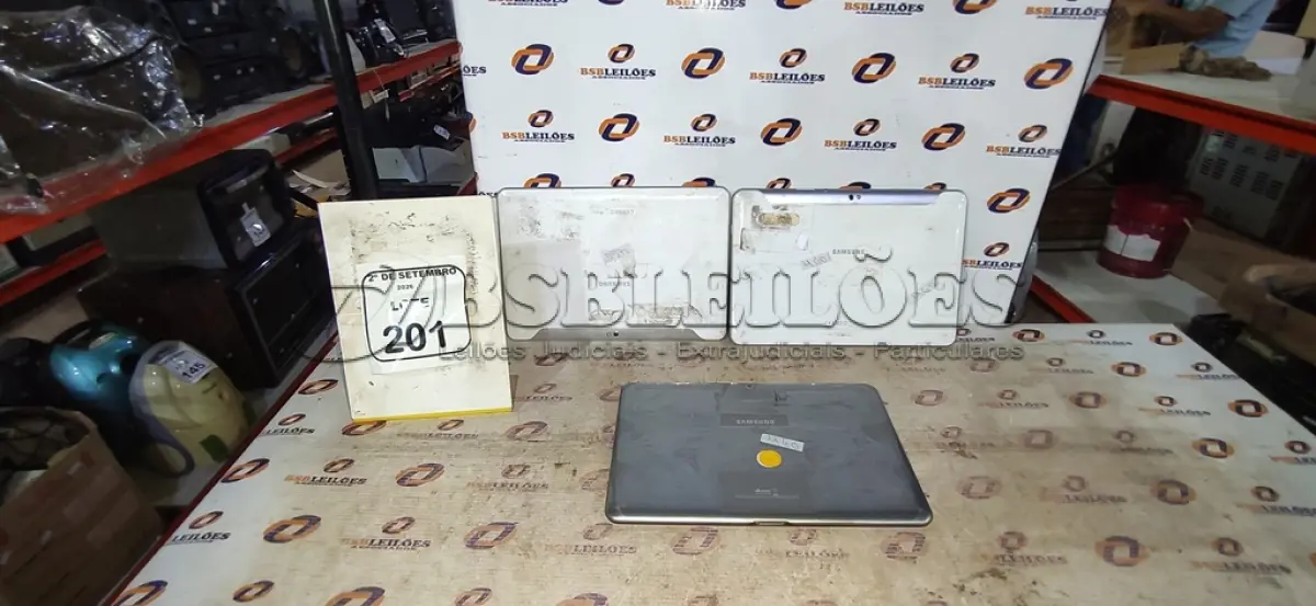 LOTE 201 - 03 TABLETS MARCA SAMSUNG SEM FONTE. (NO ESTADO) ATENÇÃO! FAZER A VISITAÇÃO ANTES DE ARREMATAR, NÃO SABEMOS SE FUNCIONA, LEILÃO NÃO TEM GARANTIA E NEM DEVOLUÇÃO, SUJEITO A POSSÍVEIS AVARIAS VISÍVEIS/OCULTAS E/OU AUSÊNCIA DE COMPONENTES.