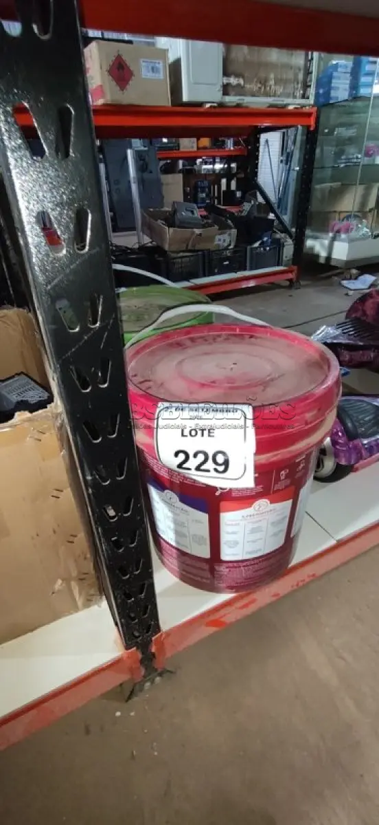 LOTE 229 - 01 BALDE DE TINTA DE PISOS ACRÍLICO PREMIUM NA COR VERMELHO SEGURANÇA FOSCO 18L MARCA RENNER. (NO ESTADO) ATENÇÃO! FAZER A VISITAÇÃO ANTES DE ARREMATAR, NÃO SABEMOS SE FUNCIONA, LEILÃO NÃO TEM GARANTIA E NEM DEVOLUÇÃO, SUJEITO A POSSÍVEIS AVARIAS VISÍVEIS/OCULTAS E/OU AUSÊNCIA DE COMPONENTES.