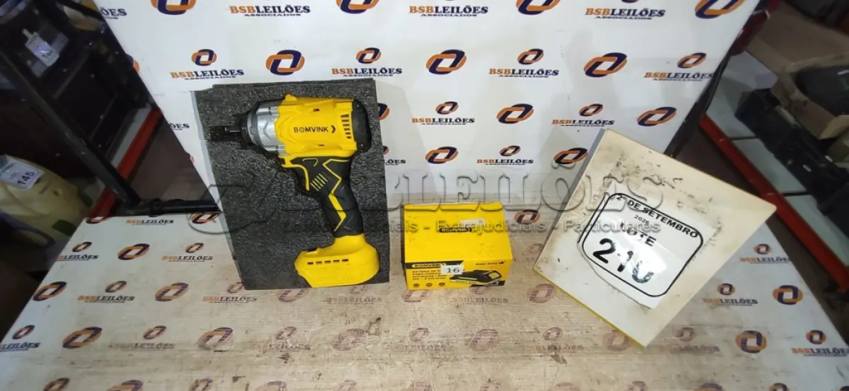 LOTE 210 - 01 CHAVE IMPACTO 21V COM CARREGADOR USB MARCA BOMVINK (NOVO). (NO ESTADO) ATENÇÃO! FAZER A VISITAÇÃO ANTES DE ARREMATAR, NÃO SABEMOS SE FUNCIONA, LEILÃO NÃO TEM GARANTIA E NEM DEVOLUÇÃO, SUJEITO A POSSÍVEIS AVARIAS VISÍVEIS/OCULTAS E/OU AUSÊNCIA DE COMPONENTES.