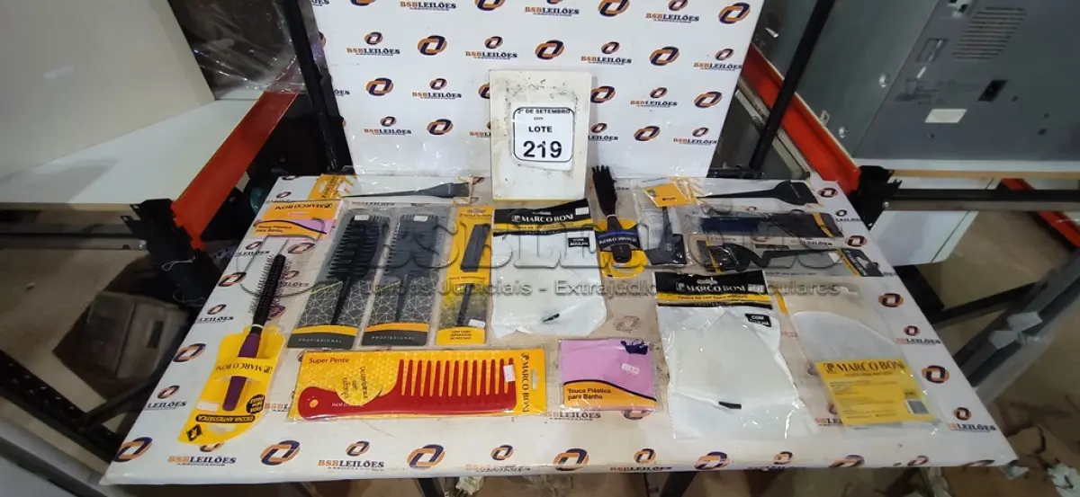 LOTE 219 - 01 LOTE COM UTENSÍLIOS DE HIGIENE E CUIDADOS PESSOAIS DIVERSOS. (NO ESTADO) ATENÇÃO! FAZER A VISITAÇÃO ANTES DE ARREMATAR, NÃO SABEMOS SE FUNCIONA, LEILÃO NÃO TEM GARANTIA E NEM DEVOLUÇÃO, SUJEITO A POSSÍVEIS AVARIAS VISÍVEIS/OCULTAS E/OU AUSÊNCIA DE COMPONENTES.