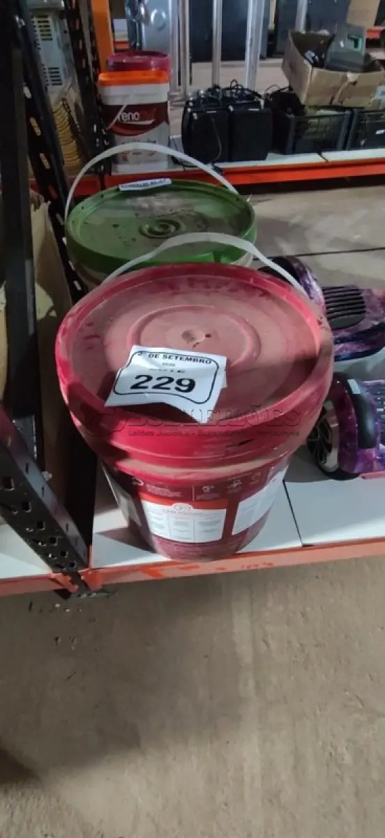 LOTE 229 - 01 BALDE DE TINTA DE PISOS ACRÍLICO PREMIUM NA COR VERMELHO SEGURANÇA FOSCO 18L MARCA RENNER. (NO ESTADO) ATENÇÃO! FAZER A VISITAÇÃO ANTES DE ARREMATAR, NÃO SABEMOS SE FUNCIONA, LEILÃO NÃO TEM GARANTIA E NEM DEVOLUÇÃO, SUJEITO A POSSÍVEIS AVARIAS VISÍVEIS/OCULTAS E/OU AUSÊNCIA DE COMPONENTES.
