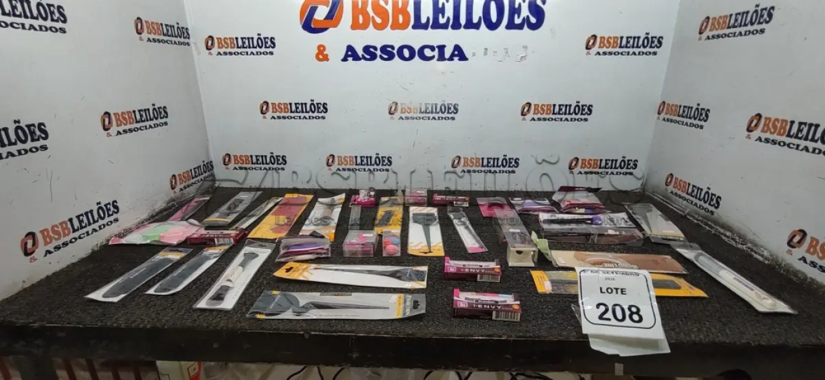 LOTE 208 - 01 LOTE COM UTENSÍLIOS DE HIGIENE E CUIDADOS PESSOAIS DIVERSOS. (NO ESTADO) ATENÇÃO! FAZER A VISITAÇÃO ANTES DE ARREMATAR, NÃO SABEMOS SE FUNCIONA, LEILÃO NÃO TEM GARANTIA E NEM DEVOLUÇÃO, SUJEITO A POSSÍVEIS AVARIAS VISÍVEIS/OCULTAS E/OU AUSÊNCIA DE COMPONENTES.