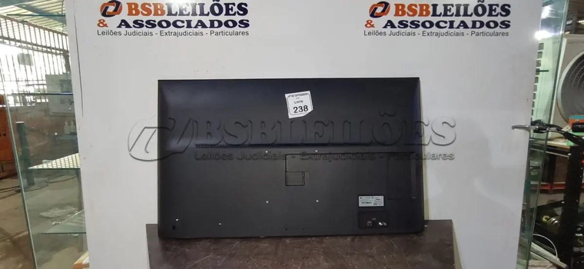 LOTE 238 - 01 TV 50’’ MARCA LG. (NO ESTADO) ATENÇÃO! FAZER A VISITAÇÃO ANTES DE ARREMATAR, NÃO SABEMOS SE FUNCIONA, LEILÃO NÃO TEM GARANTIA E NEM DEVOLUÇÃO, SUJEITO A POSSÍVEIS AVARIAS VISÍVEIS/OCULTAS E/OU AUSÊNCIA DE COMPONENTES.