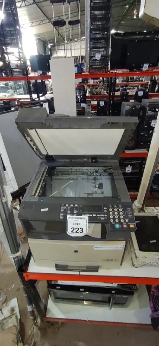 LOTE 223 - 01 IMPRESSORA MULTIFUNCIONAL MODELO BIZHUB 162 MARCA KONICA MINOLTA. (NO ESTADO) ATENÇÃO! FAZER A VISITAÇÃO ANTES DE ARREMATAR, NÃO SABEMOS SE FUNCIONA, LEILÃO NÃO TEM GARANTIA E NEM DEVOLUÇÃO, SUJEITO A POSSÍVEIS AVARIAS VISÍVEIS/OCULTAS E/OU AUSÊNCIA DE COMPONENTES.