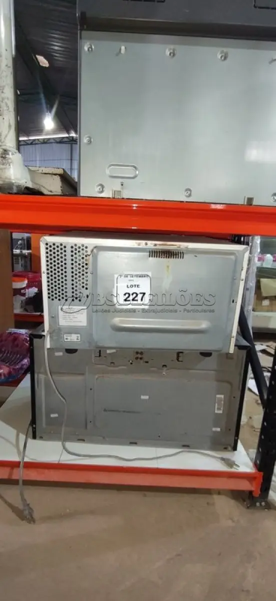 LOTE 227 - 01 MICRO-ONDAS DE EMBUTIR MARCA LG E 01 FORNO MARCA FISCHER. (NO ESTADO) ATENÇÃO! FAZER A VISITAÇÃO ANTES DE ARREMATAR, NÃO SABEMOS SE FUNCIONA, LEILÃO NÃO TEM GARANTIA E NEM DEVOLUÇÃO, SUJEITO A POSSÍVEIS AVARIAS VISÍVEIS/OCULTAS E/OU AUSÊNCIA DE COMPONENTES.