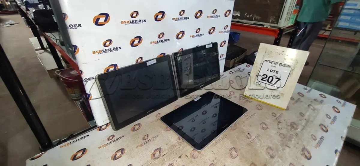 LOTE 207 - 02 TABLETS MARCA SAMSUNG SEM FONTE. (NO ESTADO) ATENÇÃO! FAZER A VISITAÇÃO ANTES DE ARREMATAR, NÃO SABEMOS SE FUNCIONA, LEILÃO NÃO TEM GARANTIA E NEM DEVOLUÇÃO, SUJEITO A POSSÍVEIS AVARIAS VISÍVEIS/OCULTAS E/OU AUSÊNCIA DE COMPONENTES.