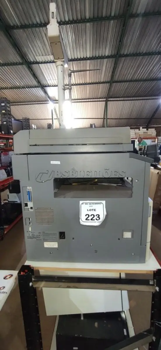 LOTE 223 - 01 IMPRESSORA MULTIFUNCIONAL MODELO BIZHUB 162 MARCA KONICA MINOLTA. (NO ESTADO) ATENÇÃO! FAZER A VISITAÇÃO ANTES DE ARREMATAR, NÃO SABEMOS SE FUNCIONA, LEILÃO NÃO TEM GARANTIA E NEM DEVOLUÇÃO, SUJEITO A POSSÍVEIS AVARIAS VISÍVEIS/OCULTAS E/OU AUSÊNCIA DE COMPONENTES.