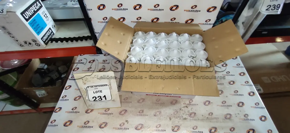 LOTE 231 - 12 UNIDADES DE SILICONE ACÉTICO INCOLOR DE 240G CADA MARCA MONUMENTAL. (NO ESTADO) ATENÇÃO! FAZER A VISITAÇÃO ANTES DE ARREMATAR, NÃO SABEMOS SE FUNCIONA, LEILÃO NÃO TEM GARANTIA E NEM DEVOLUÇÃO, SUJEITO A POSSÍVEIS AVARIAS VISÍVEIS/OCULTAS E/OU AUSÊNCIA DE COMPONENTES.