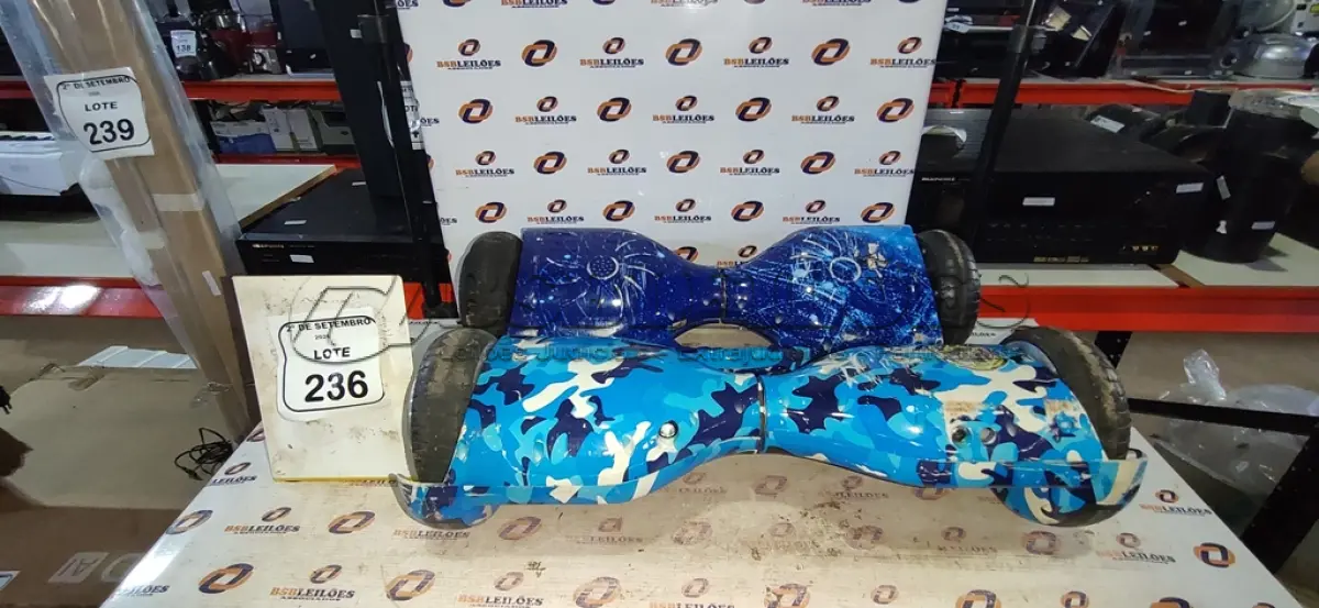 LOTE 236 - 02 HOVERBOARDS SEM CARREGADOR. (NO ESTADO) ATENÇÃO! FAZER A VISITAÇÃO ANTES DE ARREMATAR, NÃO SABEMOS SE FUNCIONA, LEILÃO NÃO TEM GARANTIA E NEM DEVOLUÇÃO, SUJEITO A POSSÍVEIS AVARIAS VISÍVEIS/OCULTAS E/OU AUSÊNCIA DE COMPONENTES.